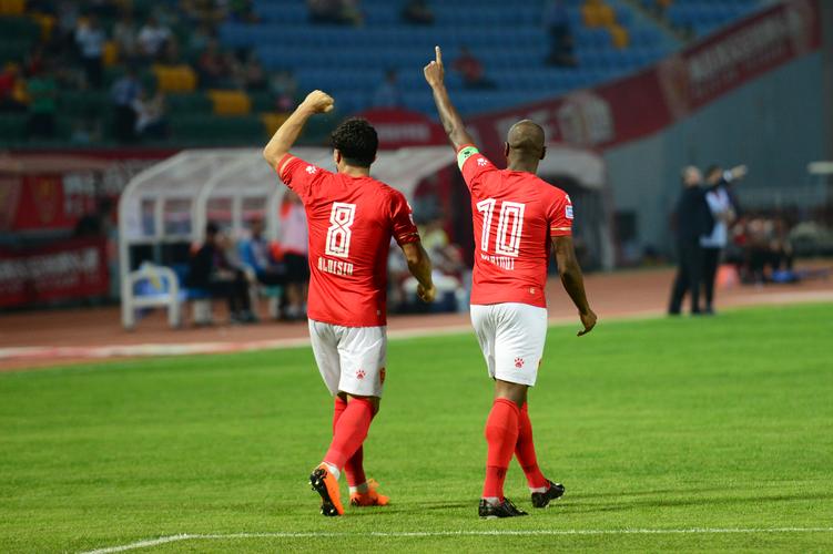 穆里奇伤退梅县铁汉首战落败 永昌上演逆转好戏 穆里奇伤退梅县铁汉首战落败 永昌上演逆转好戏